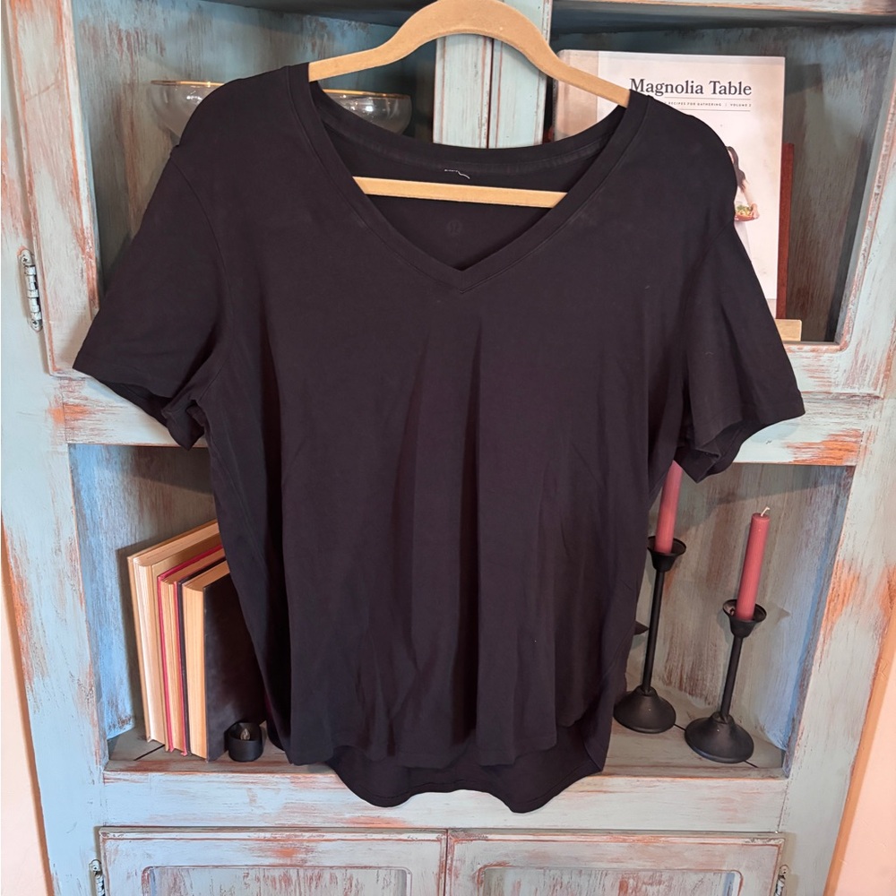 Lulu size 10.  V neck t shirt - Picture 2 of 8